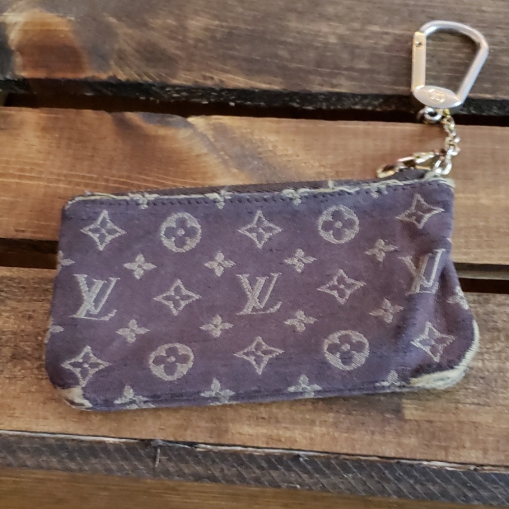 Louis Vuitton change wallet